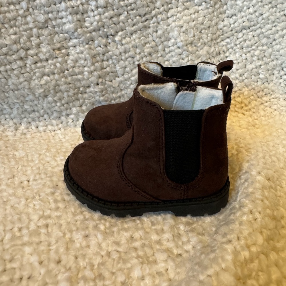 H&M Suede Chelsea Boots
